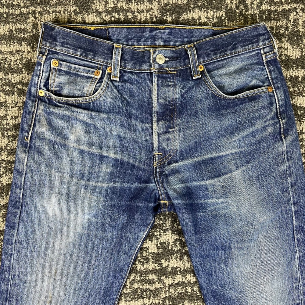 Levi's 501 Jeans Mens 31x29 Blue Medium Wash Vintage Straight Leg Button Fly - Picture 7 of 14